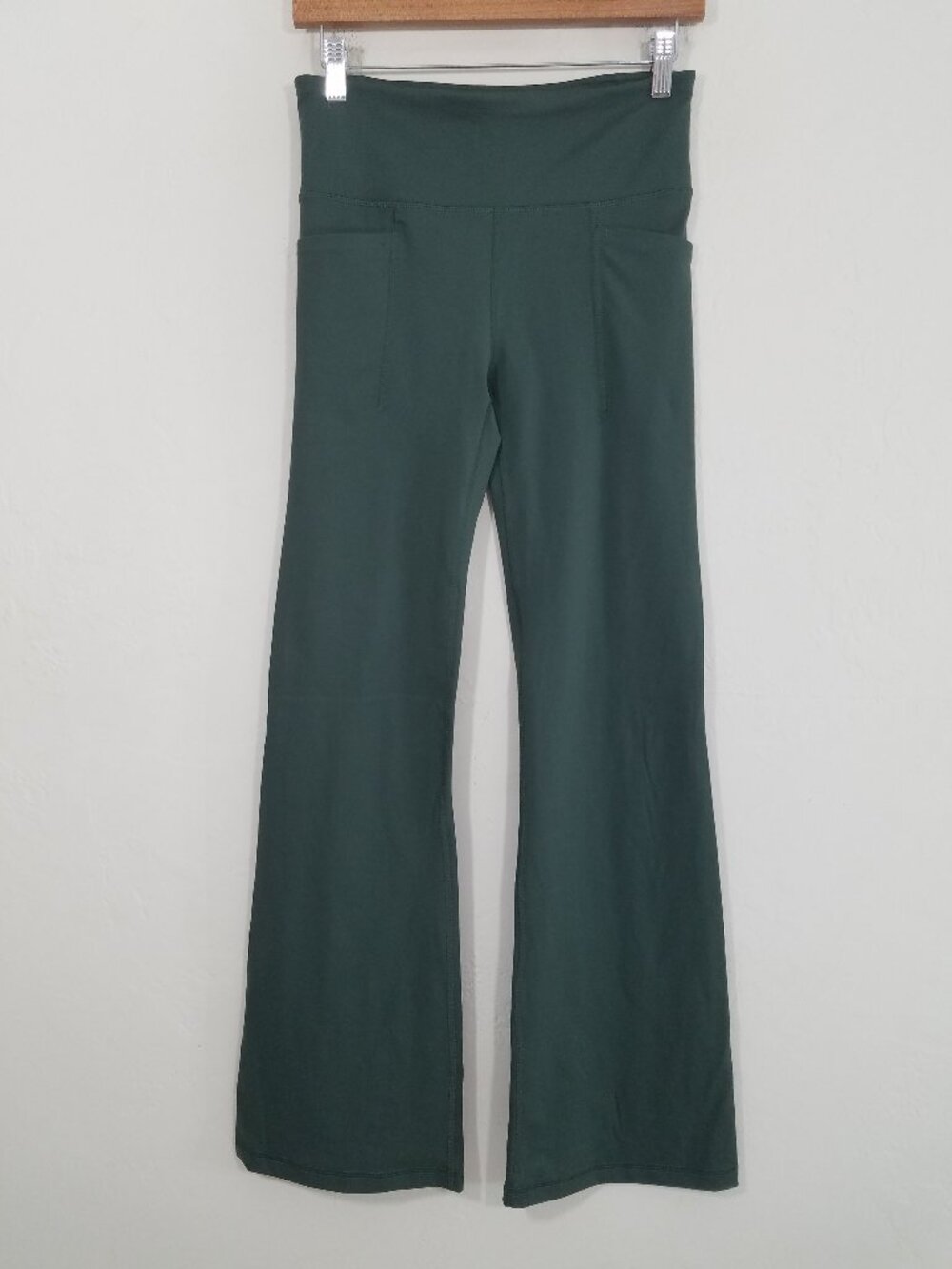 GAP Fit High Rise Athletic Flare Yoga Pants with Side Pockets Green Size S